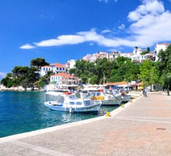 Come prenotare un traghetto per Skiathos 